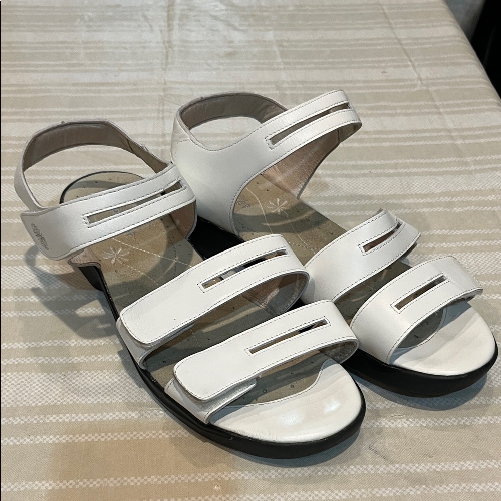 Propet White Leather Sandals size 8 women’s